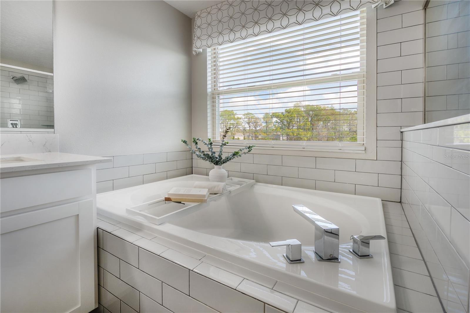 Listing photo id 15 for 4652 Ballantrae Boulevard