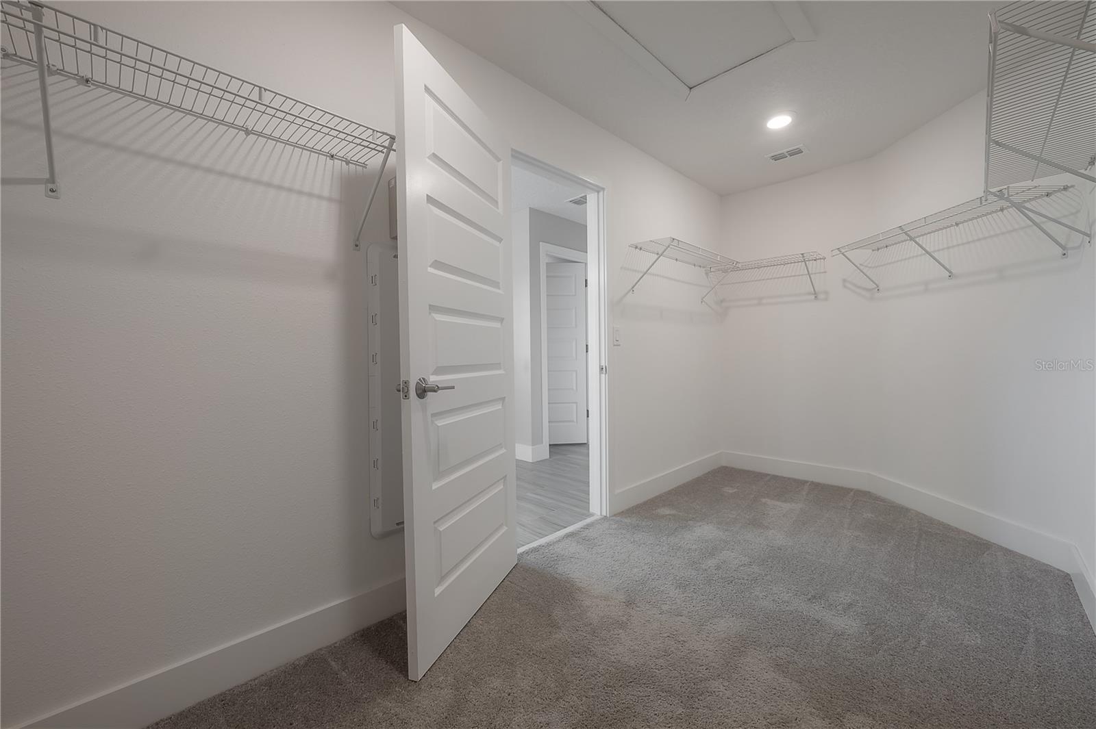 Listing photo id 16 for 4652 Ballantrae Boulevard