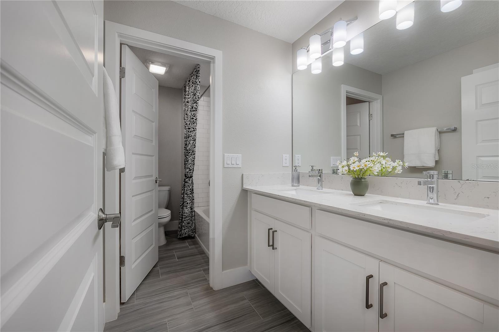 Listing photo id 21 for 4652 Ballantrae Boulevard