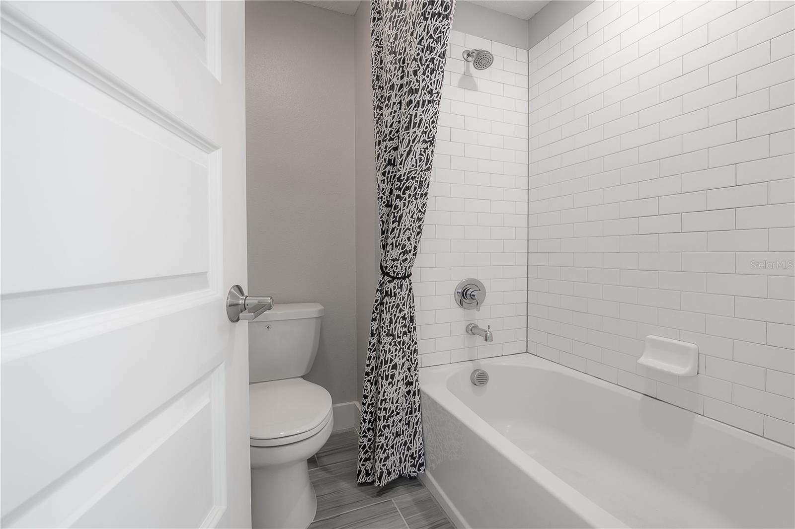 Listing photo id 22 for 4652 Ballantrae Boulevard