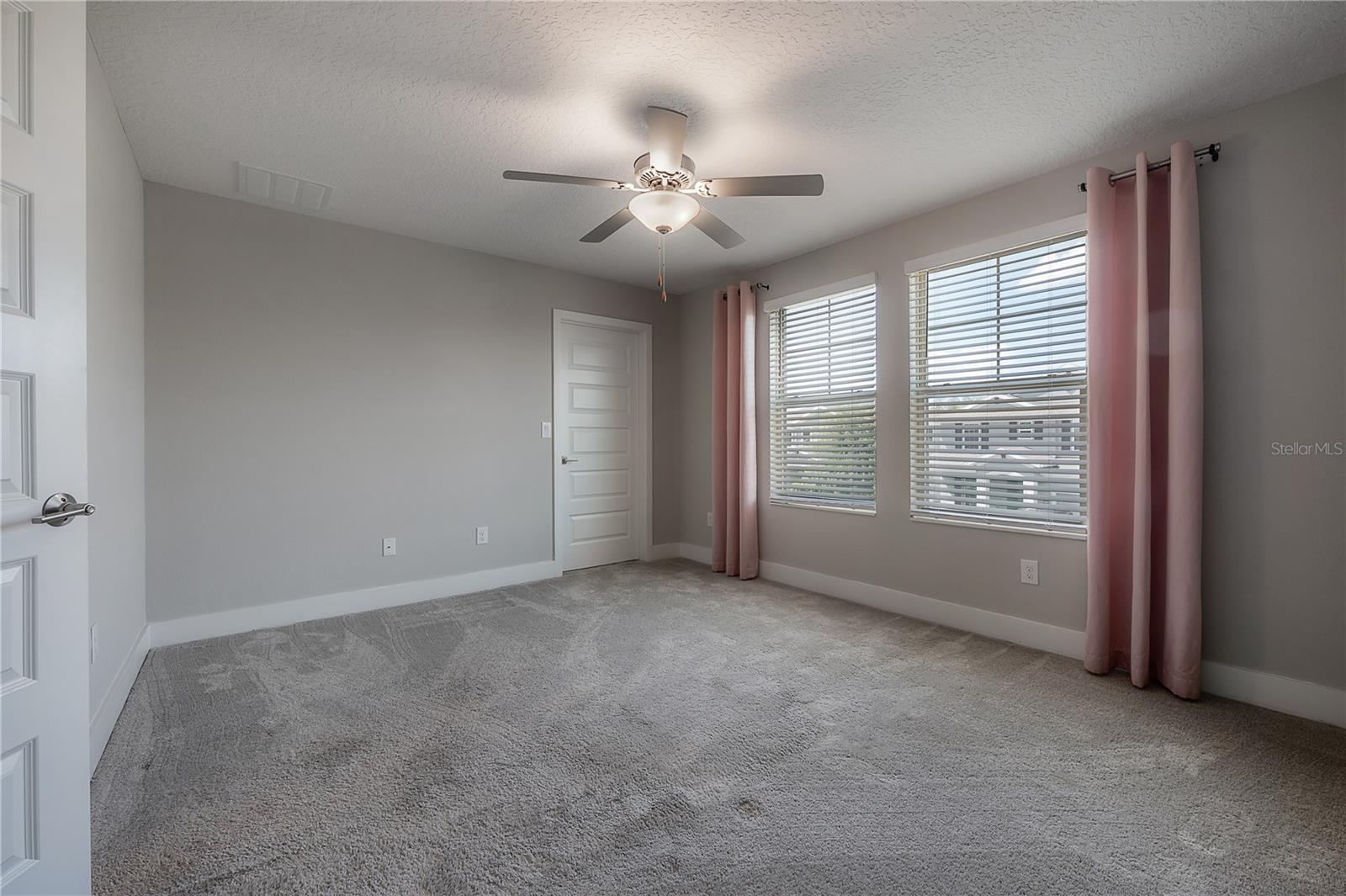 Listing photo id 24 for 4652 Ballantrae Boulevard