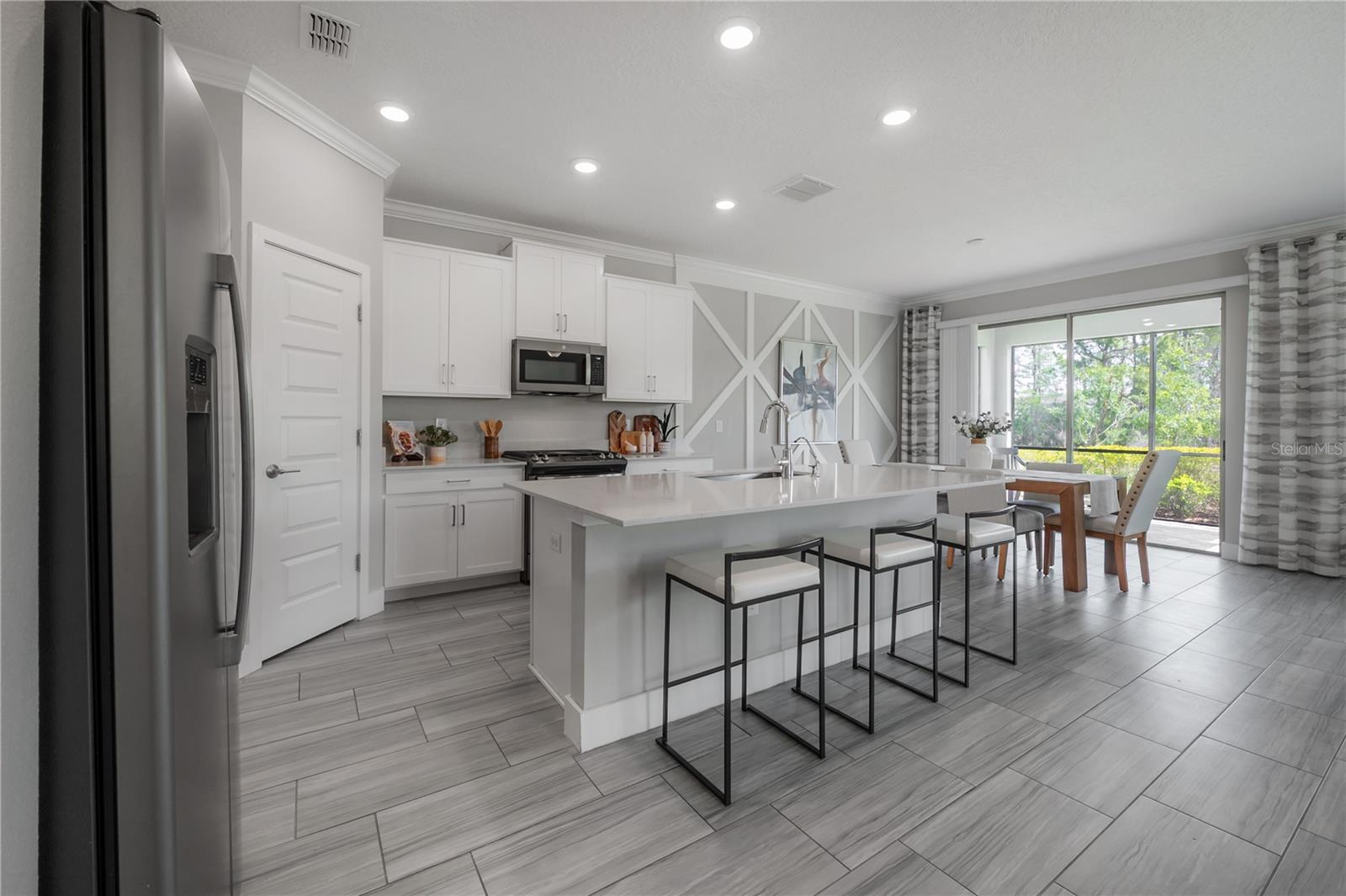 Listing photo id 1 for 4652 Ballantrae Boulevard