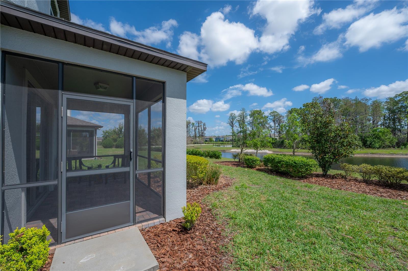 Listing photo id 32 for 4652 Ballantrae Boulevard