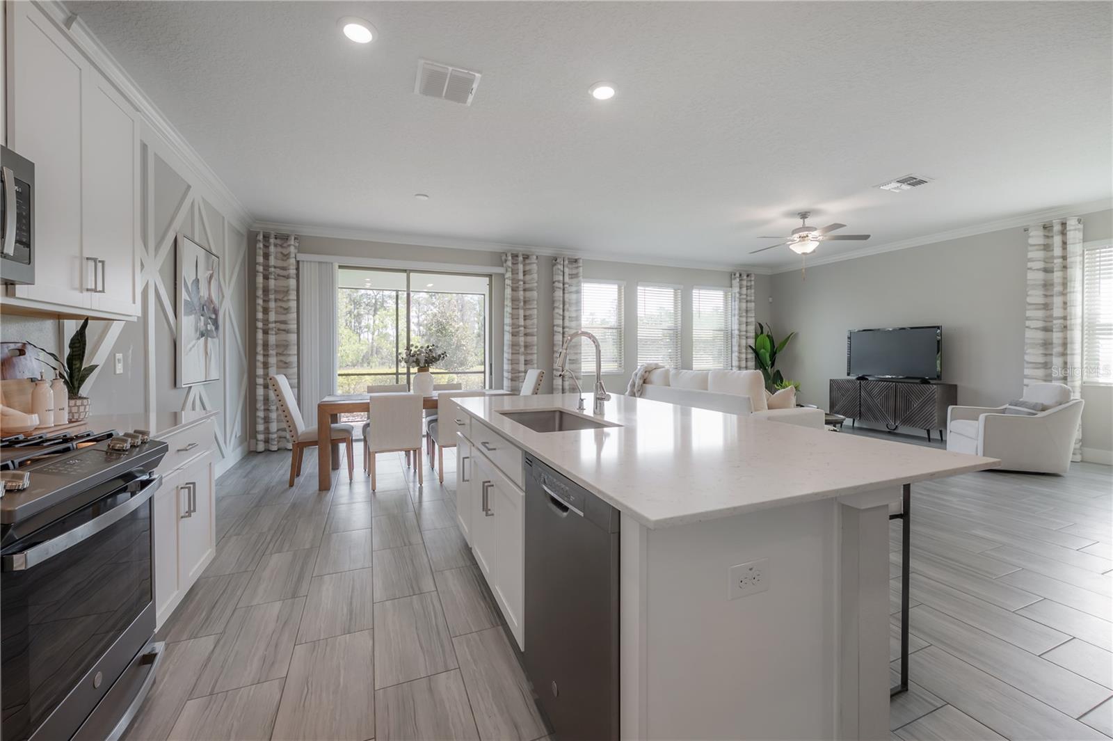 Listing photo id 4 for 4652 Ballantrae Boulevard