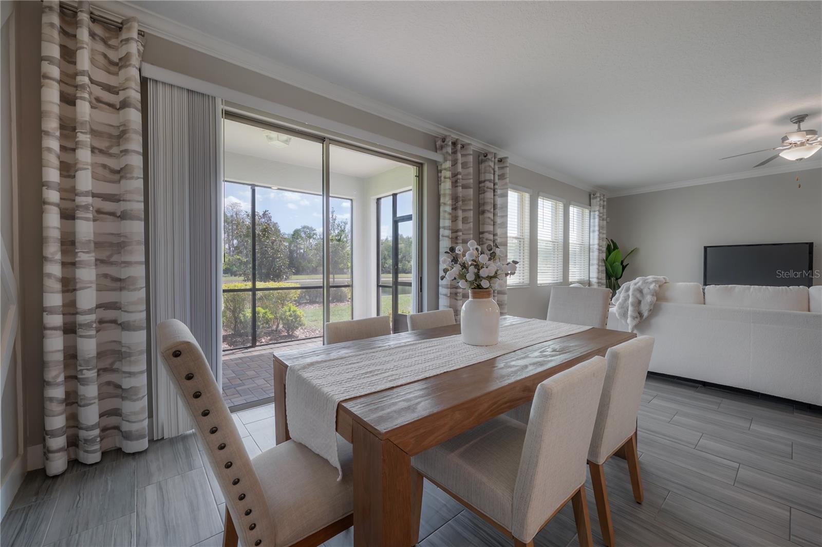 Listing photo id 5 for 4652 Ballantrae Boulevard