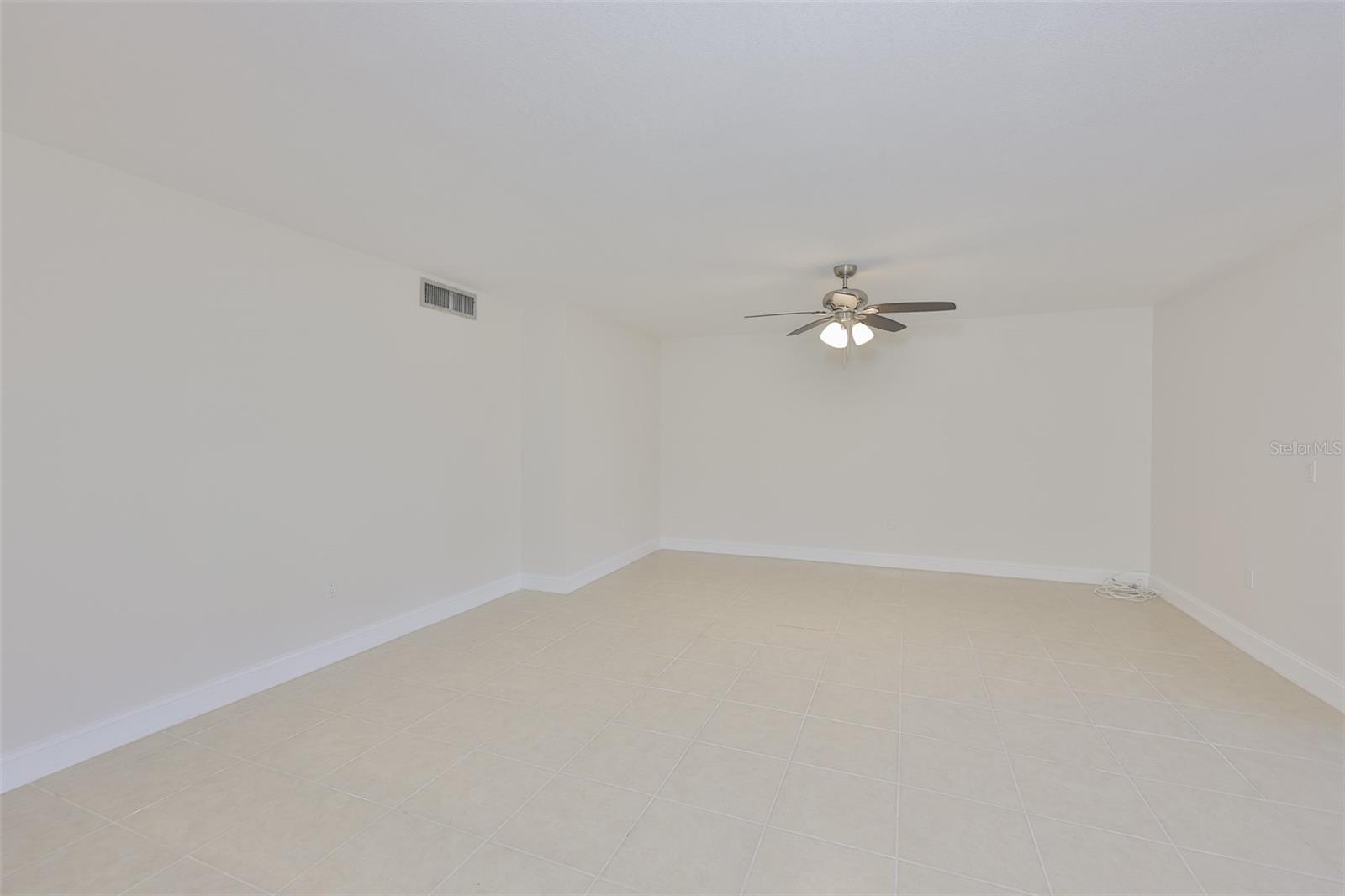 Image 18 of 37 For 11502 7th Lane N 1401