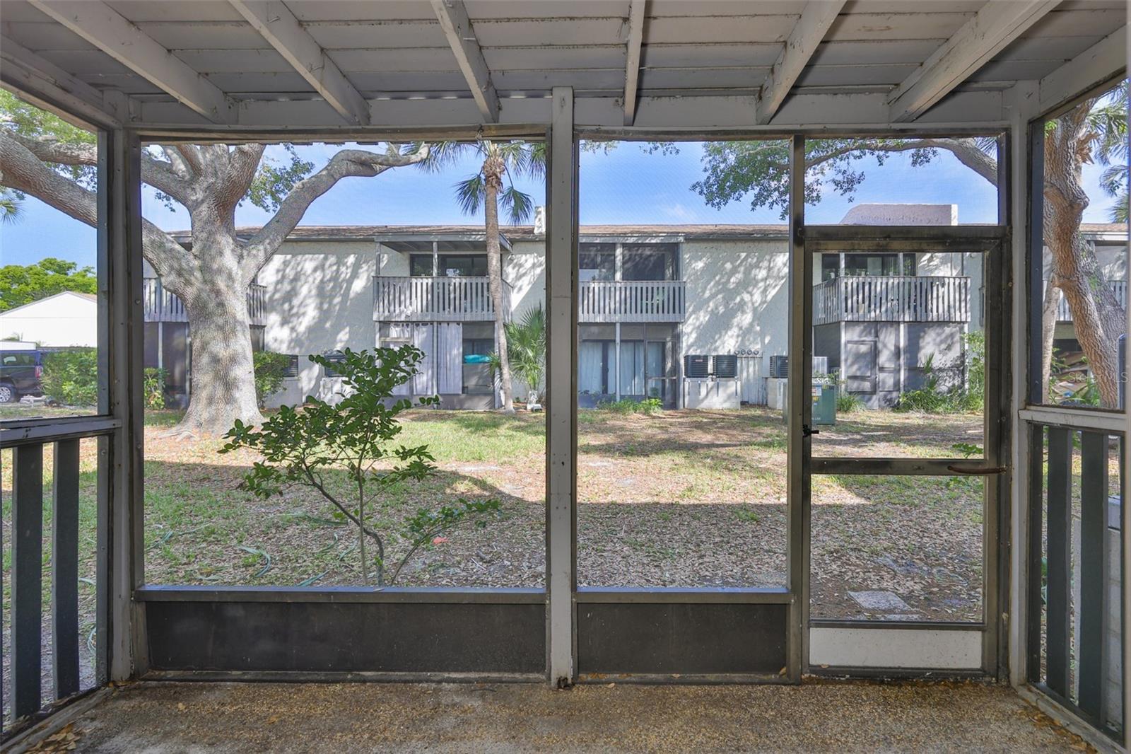 Image 27 of 37 For 11502 7th Lane N 1401