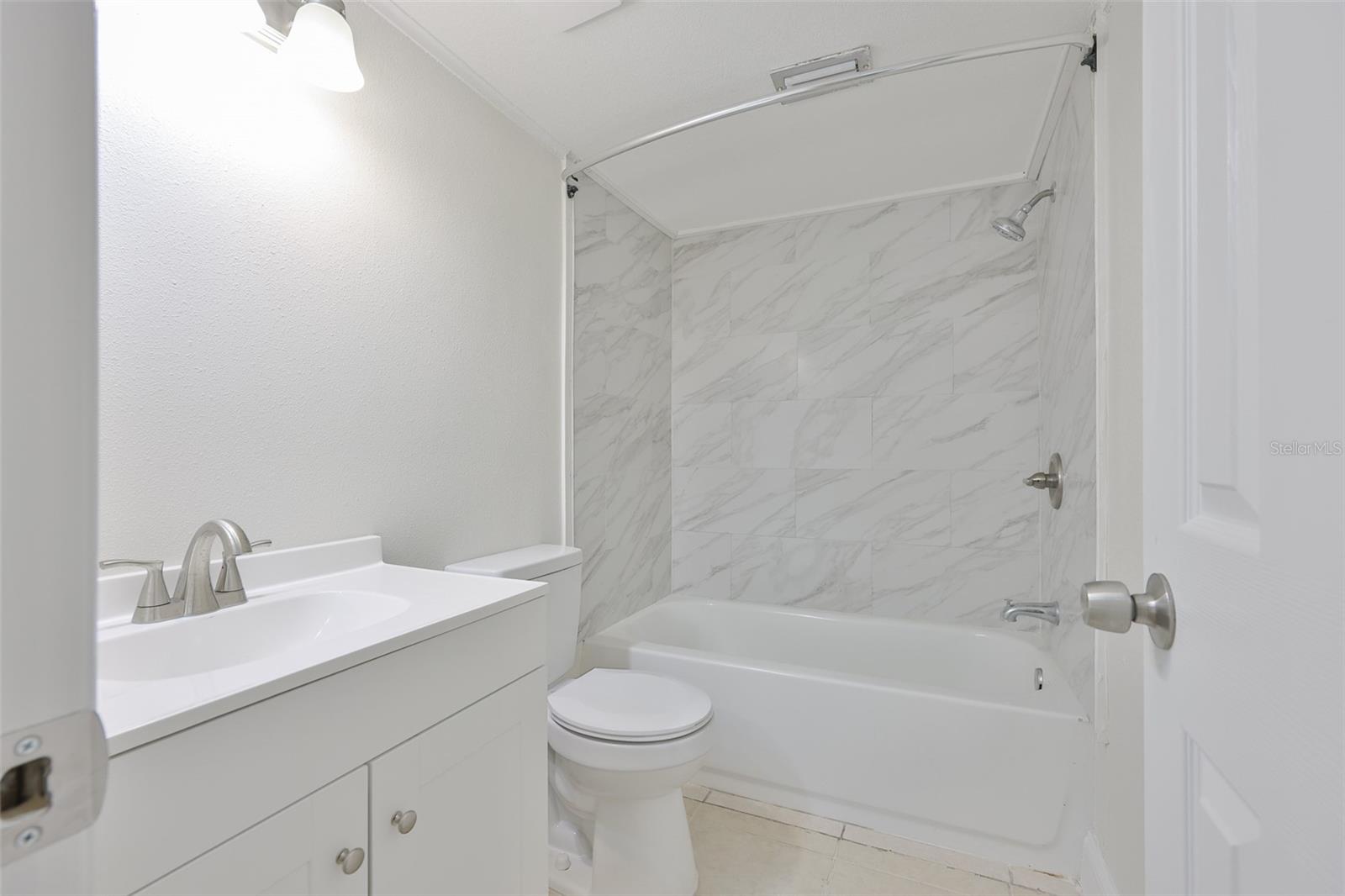 Image 5 of 37 For 11502 7th Lane N 1401