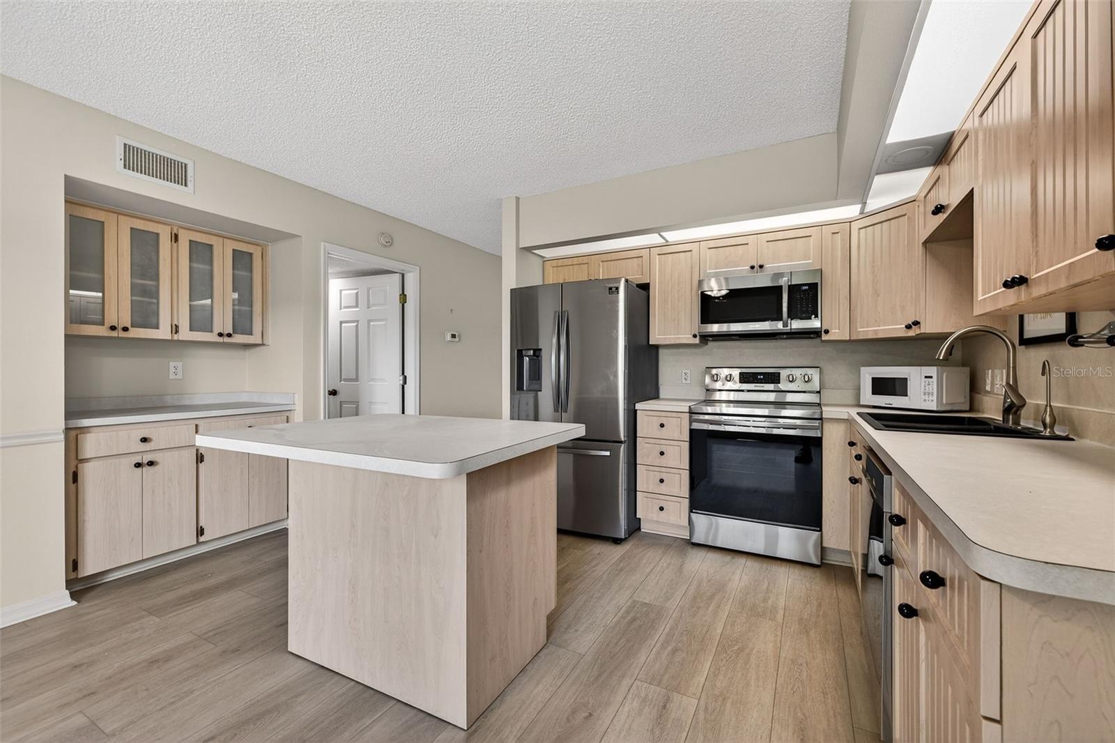 Image 7 of 36 For 2231 Utopian Drive E 219