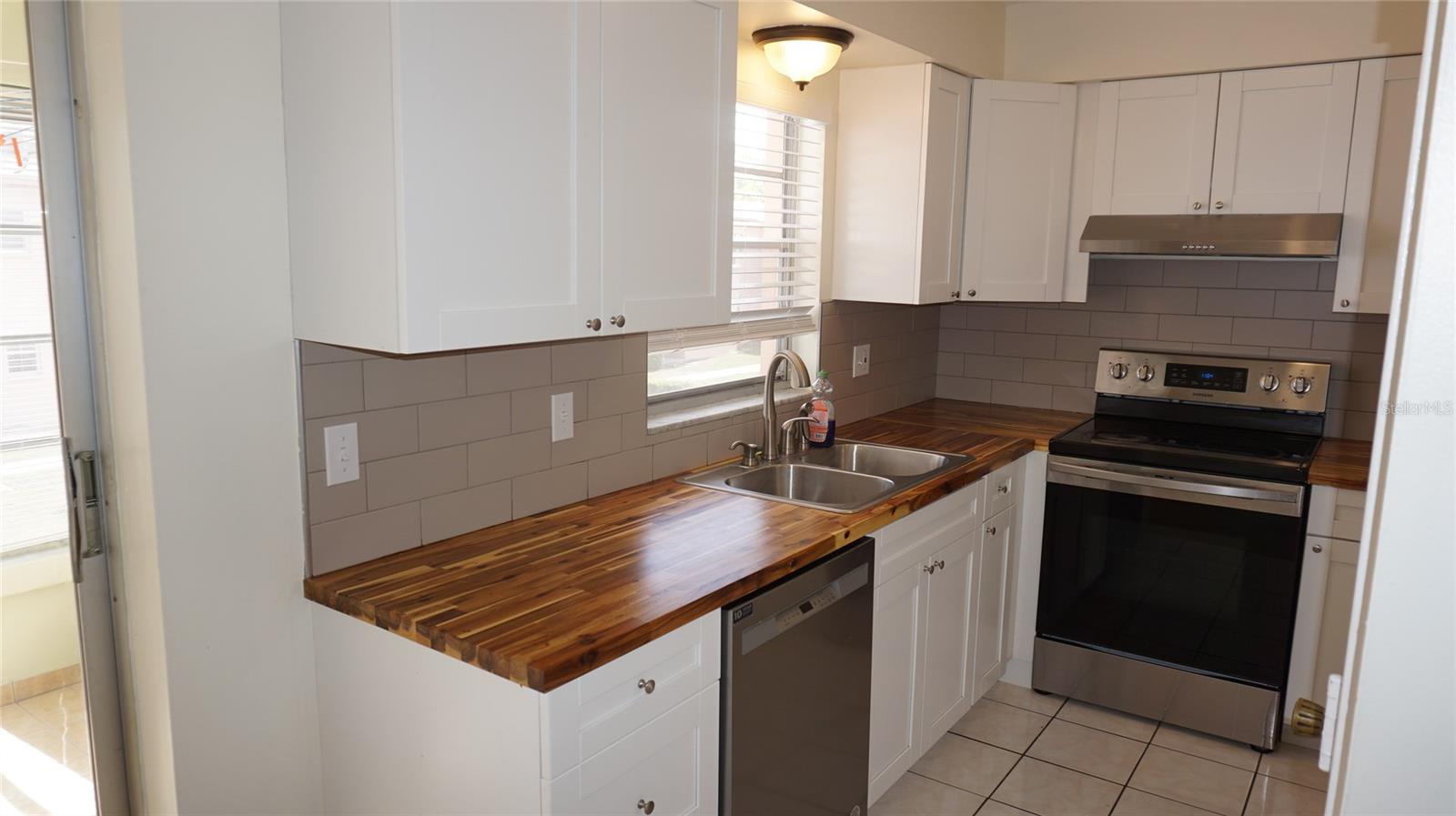 Image 2 of 20 For 7011 Place De La Paix 2b