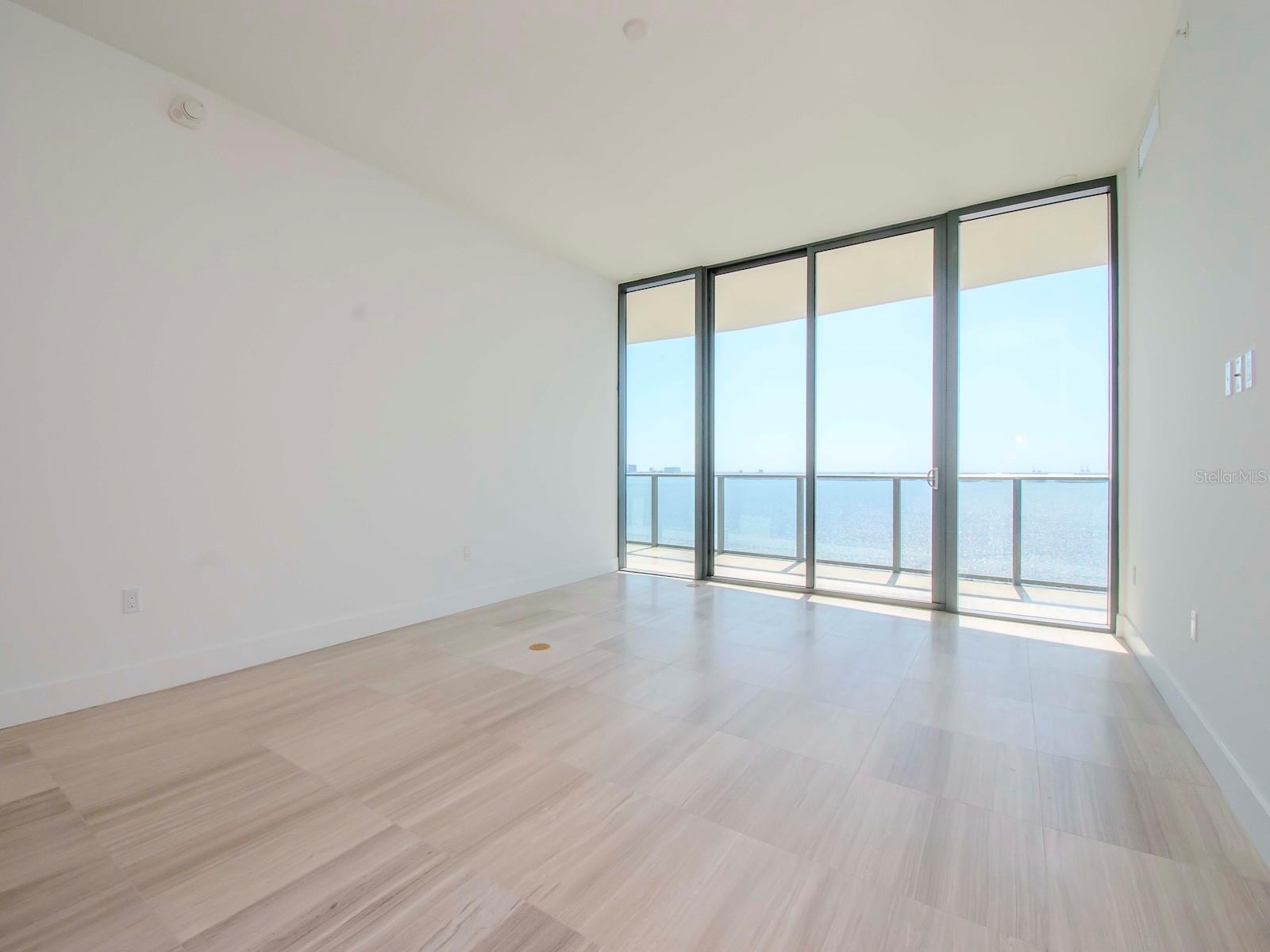 Image 12 of 80 For 3101 Bayshore Blvd Street 1102