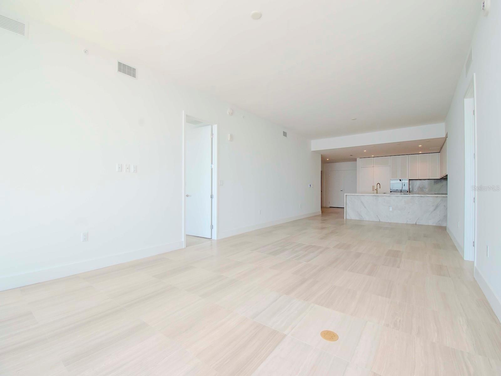 Image 18 of 80 For 3101 Bayshore Blvd Street 1102