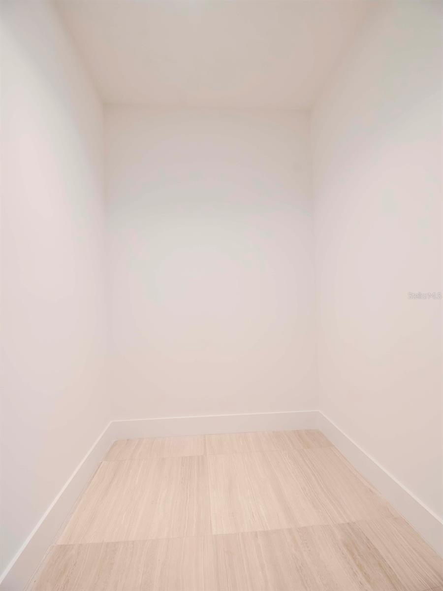 Image 23 of 80 For 3101 Bayshore Blvd Street 1102