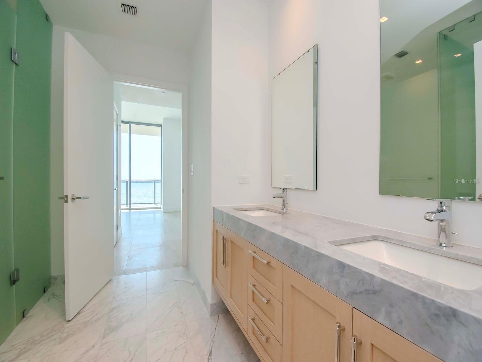 Image 31 of 80 For 3101 Bayshore Blvd Street 1102