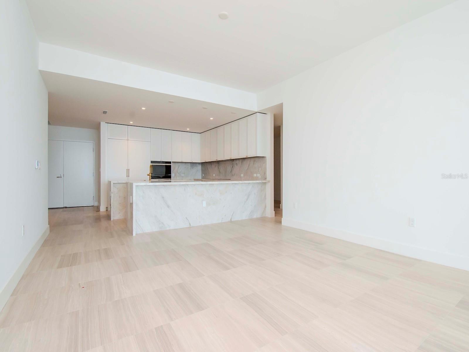 Image 4 of 80 For 3101 Bayshore Blvd Street 1102