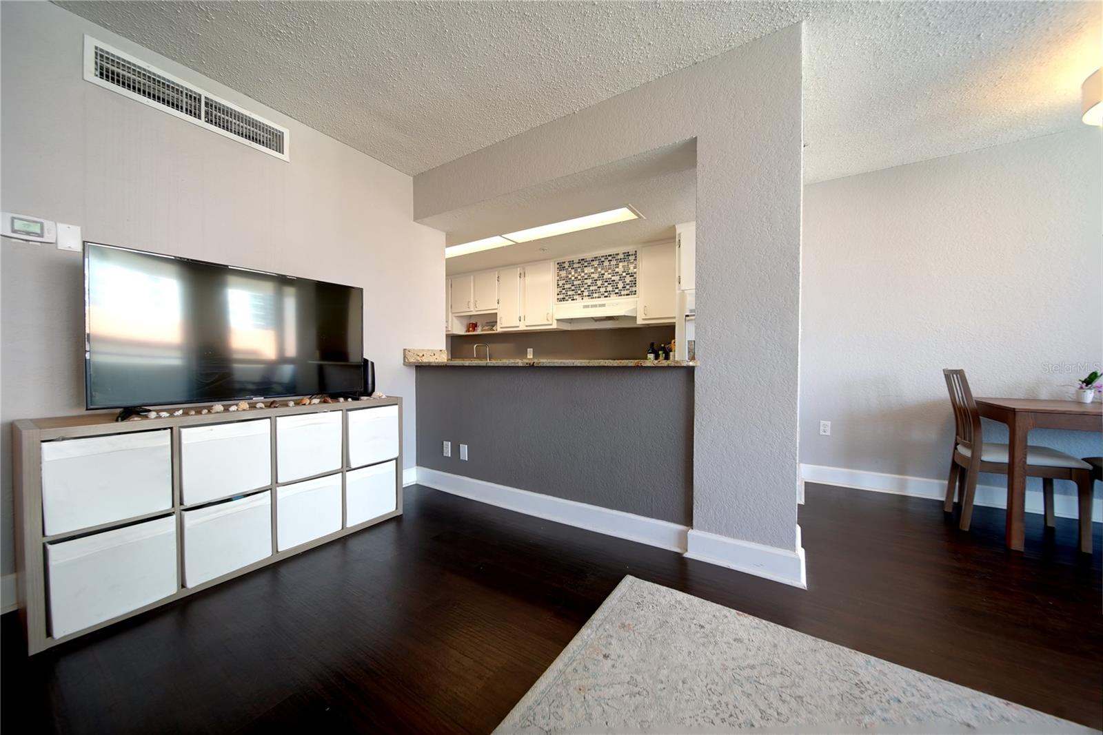 Image 4 of 23 For 470 3rd Street S 612