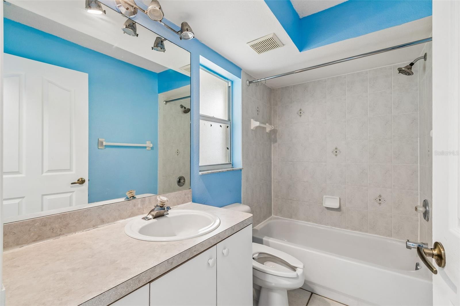 Image 13 of 25 For 10127 Barnett Loop