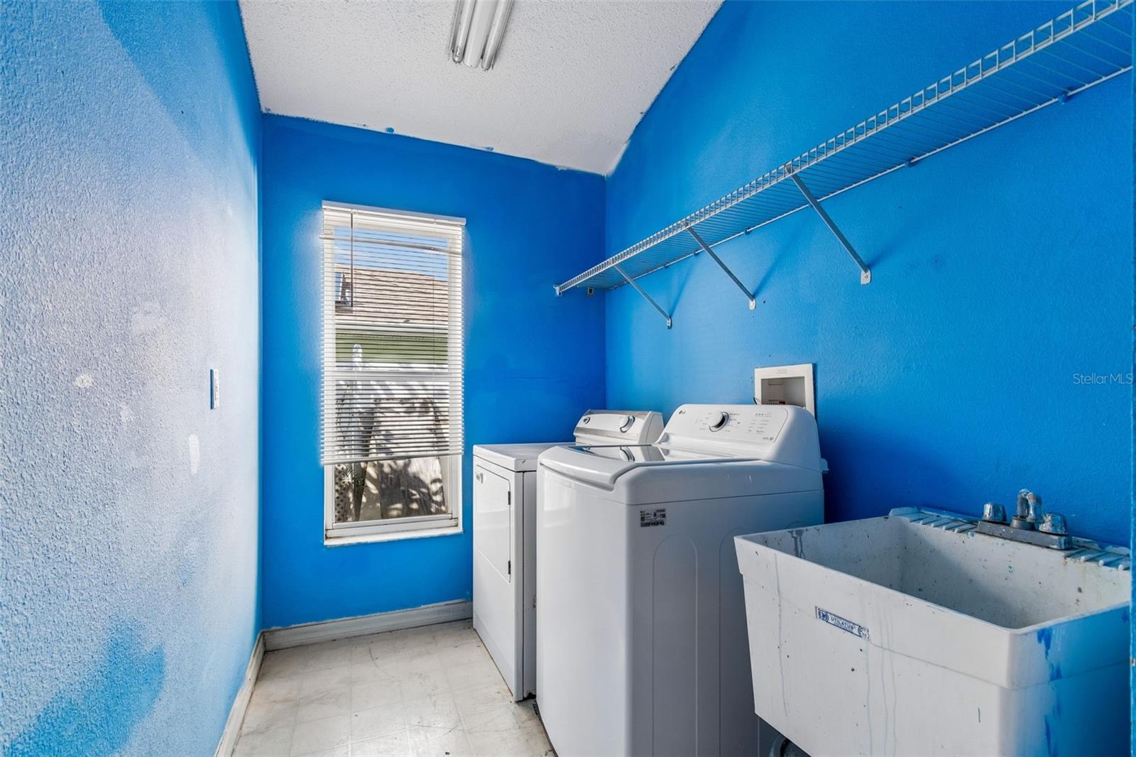 Image 7 of 25 For 10127 Barnett Loop