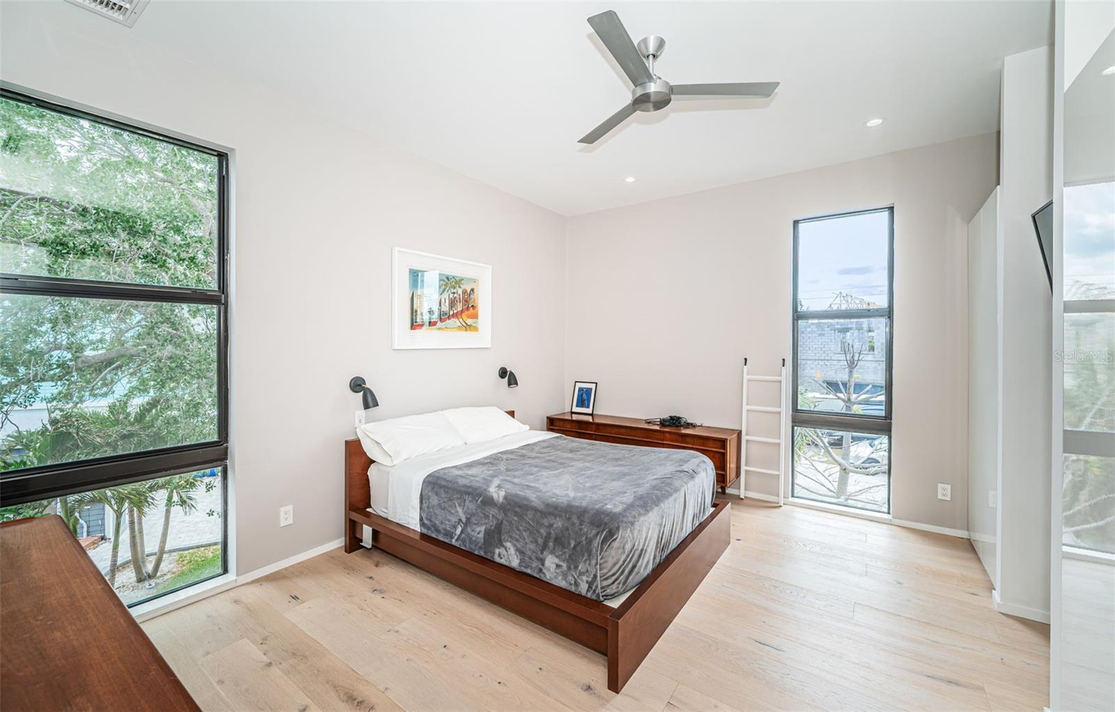 Image 28 of 38 For 14077 Bayshore Drive