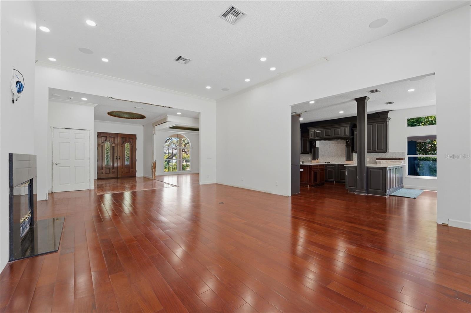 Listing photo id 9 for 1718 Sanctuary Place