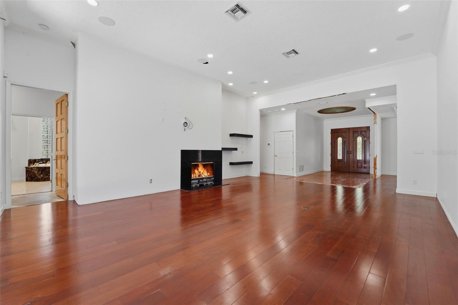 Listing photo id 10 for 1718 Sanctuary Place