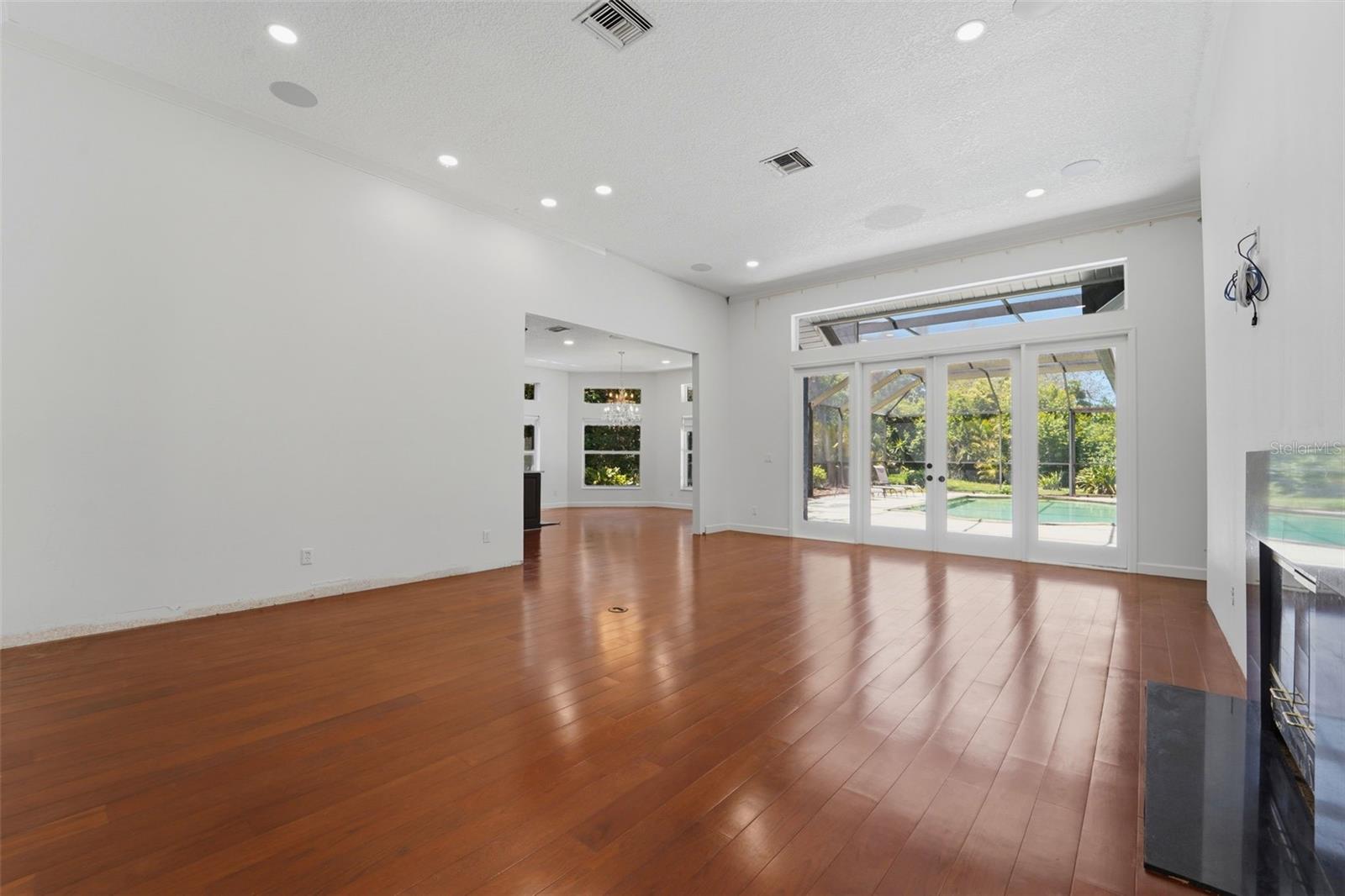 Listing photo id 11 for 1718 Sanctuary Place