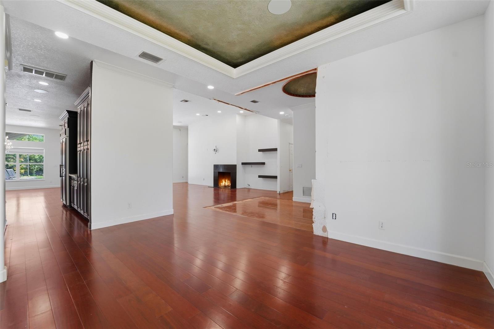 Listing photo id 14 for 1718 Sanctuary Place