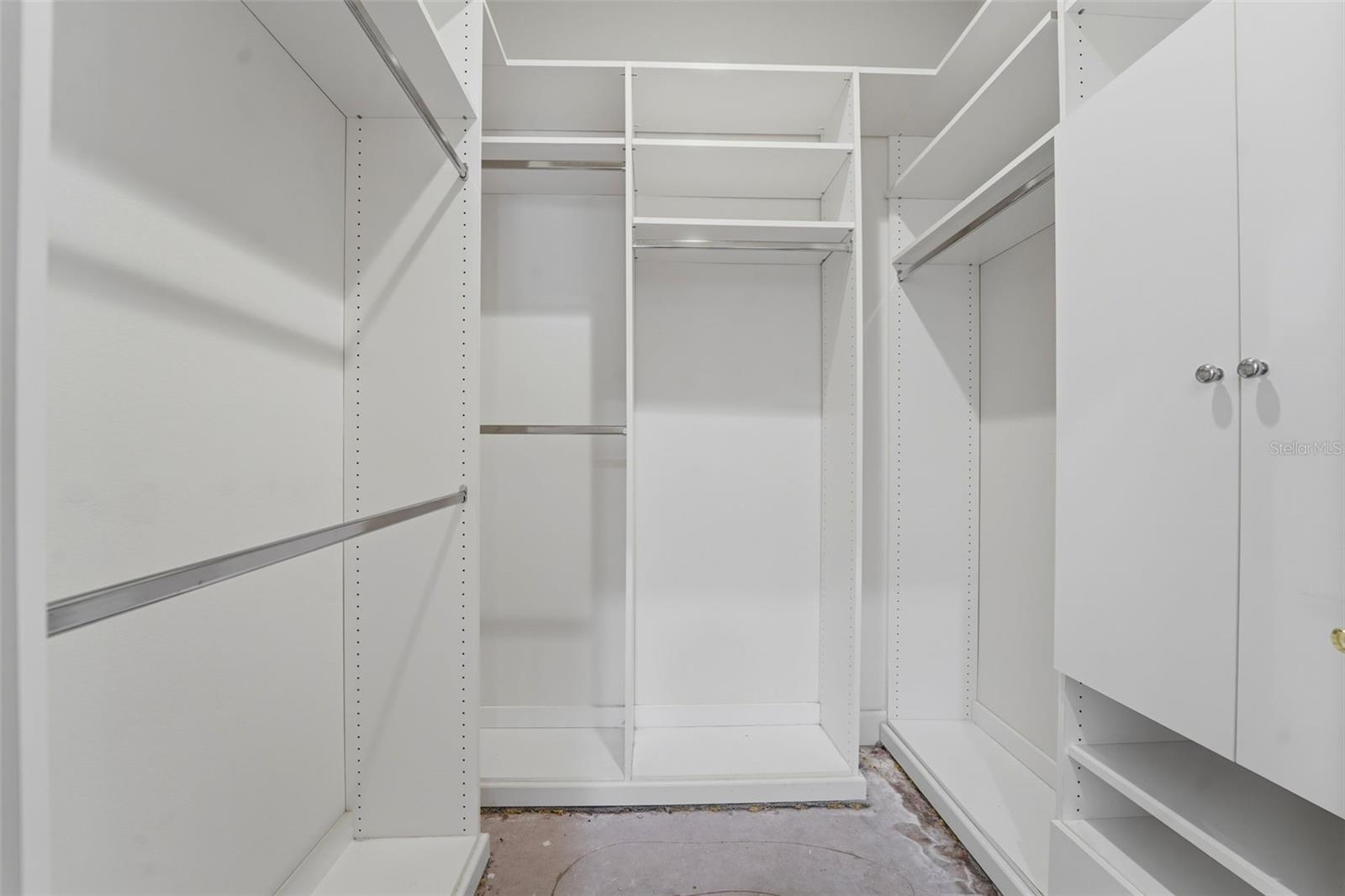 Listing photo id 35 for 1718 Sanctuary Place