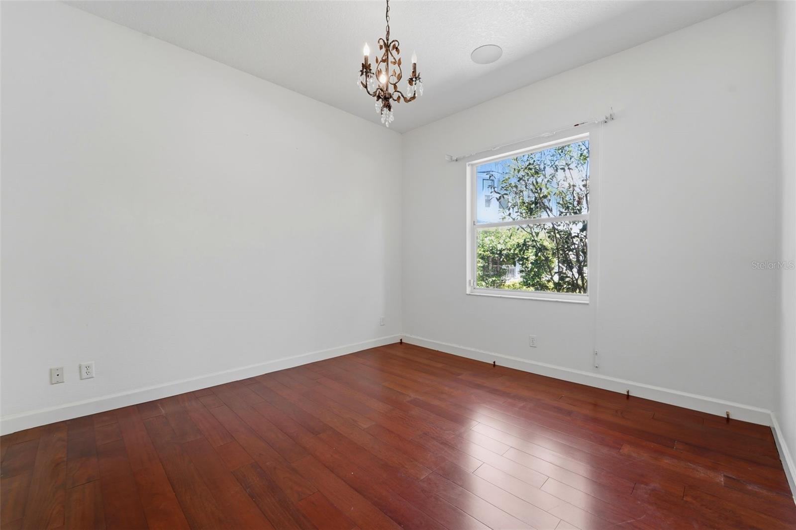 Listing photo id 37 for 1718 Sanctuary Place