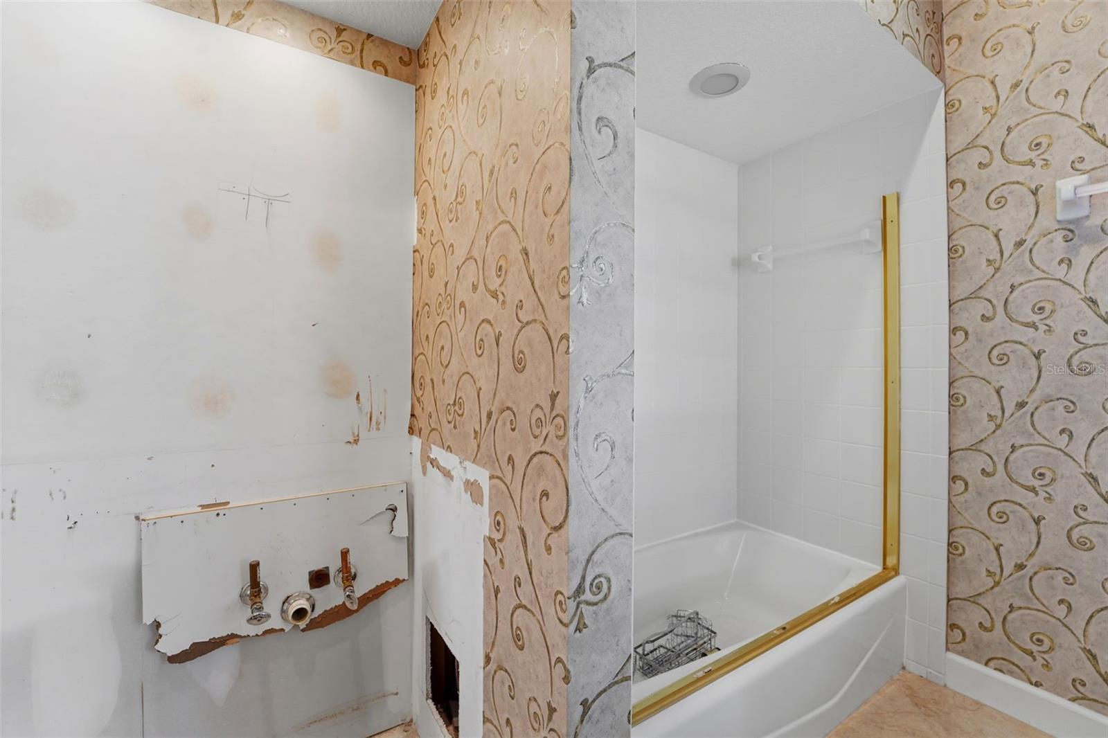 Listing photo id 41 for 1718 Sanctuary Place