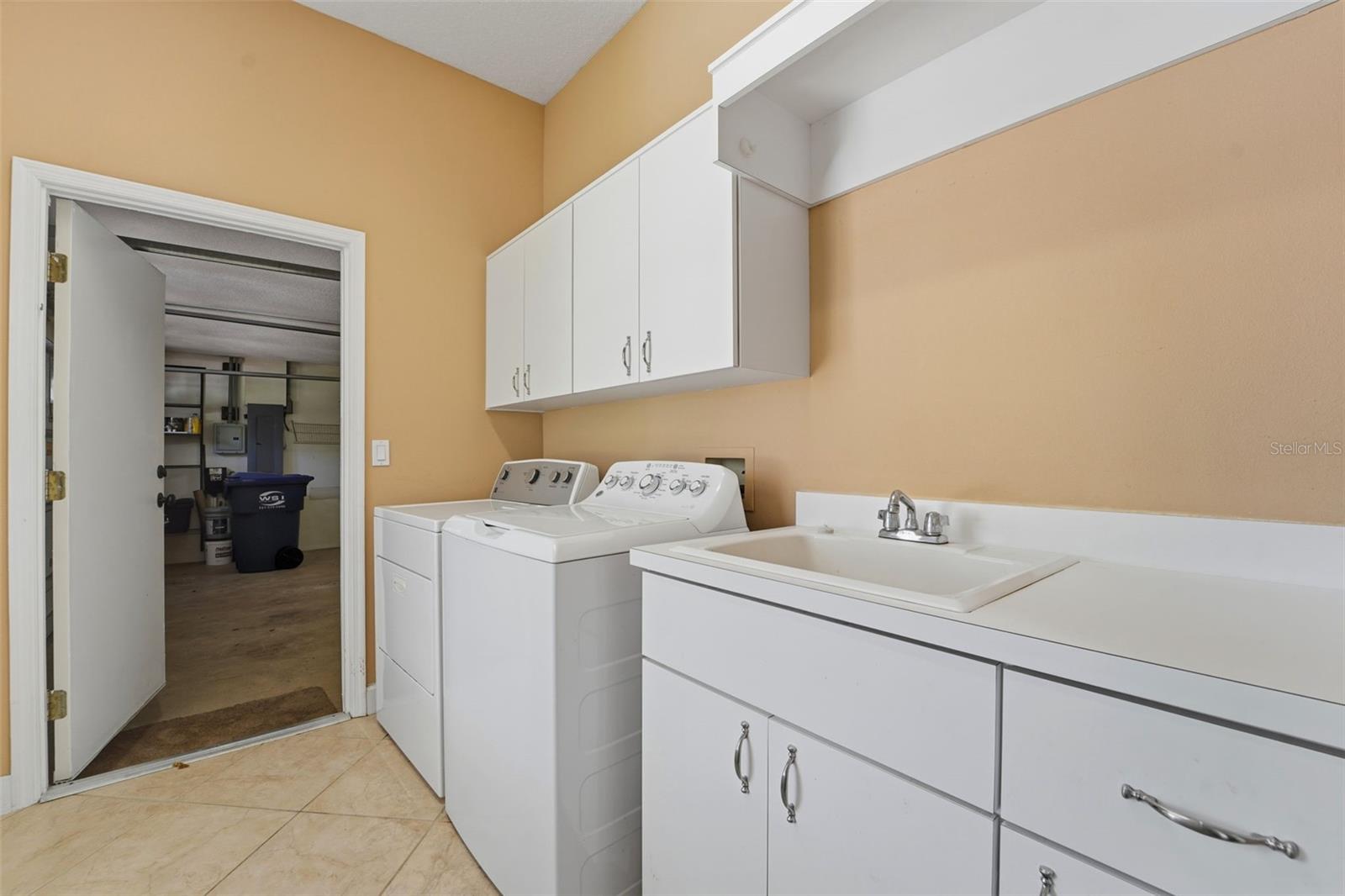 Listing photo id 44 for 1718 Sanctuary Place