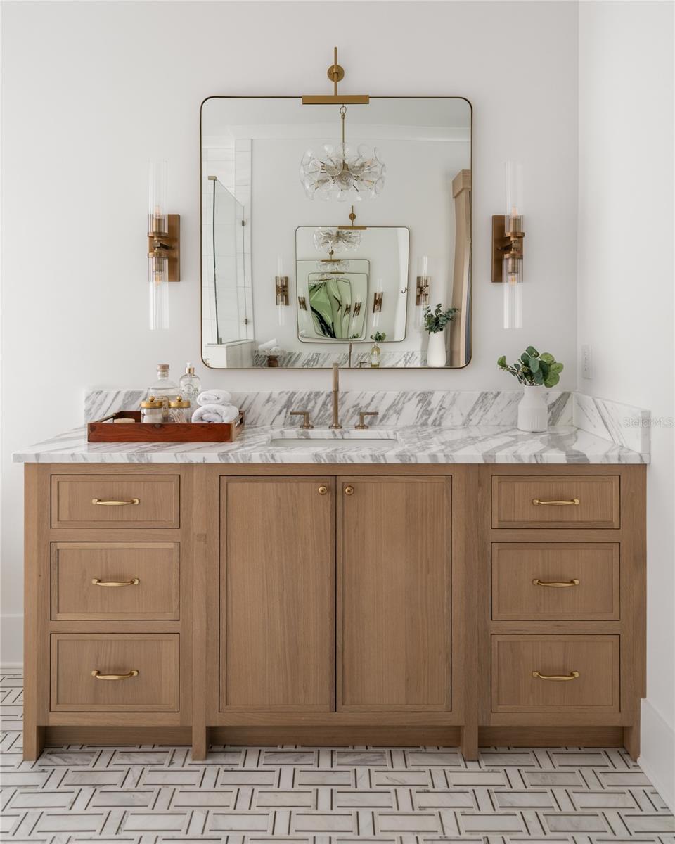 Listing photo id 8 for 3010 Keats Street