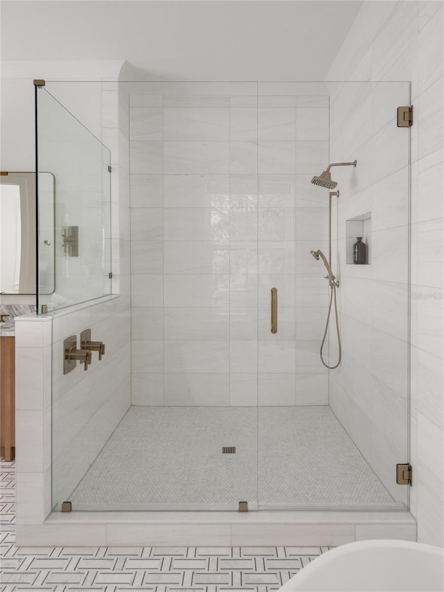 Listing photo id 11 for 3010 Keats Street