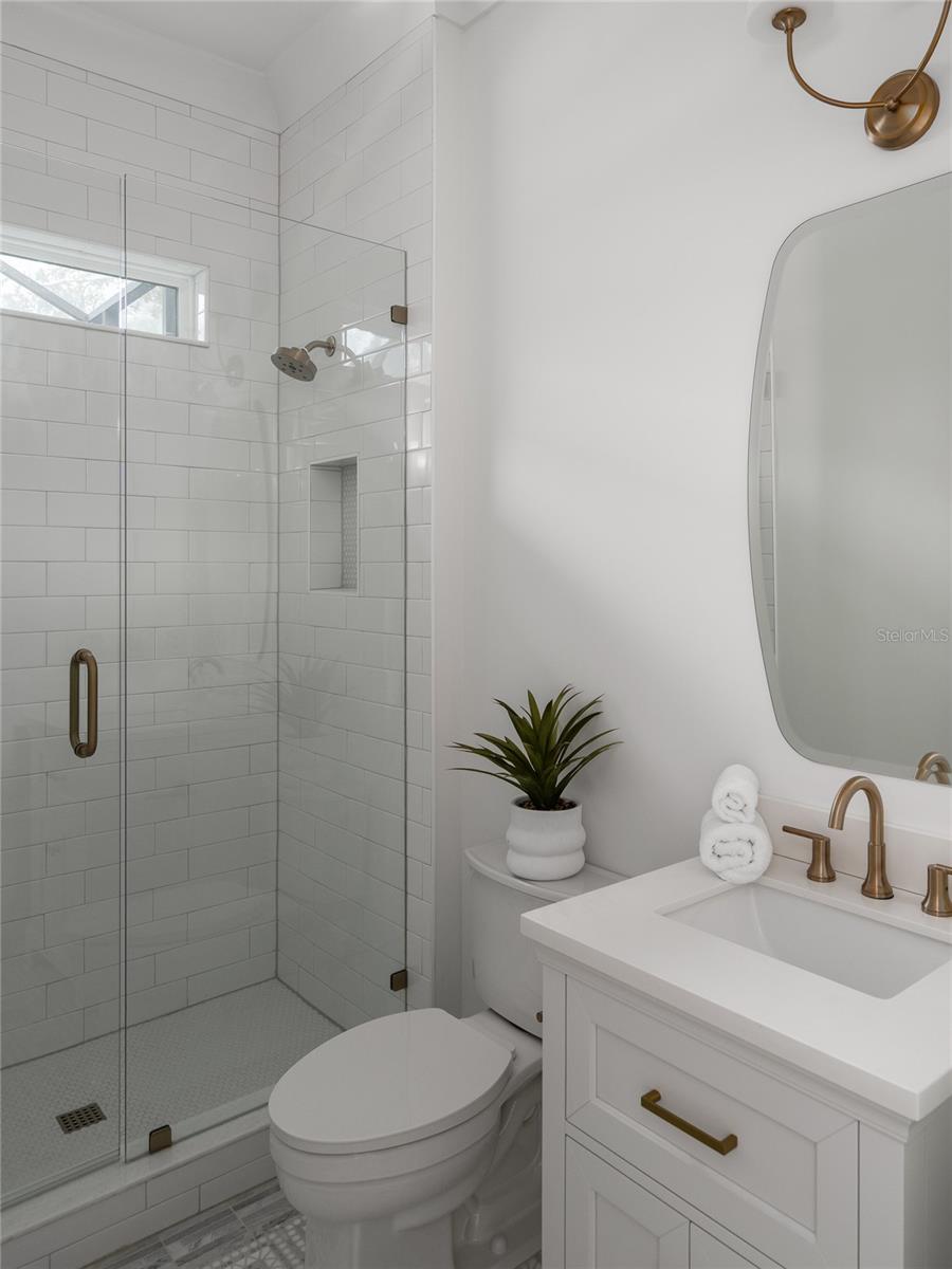 Listing photo id 12 for 3010 Keats Street