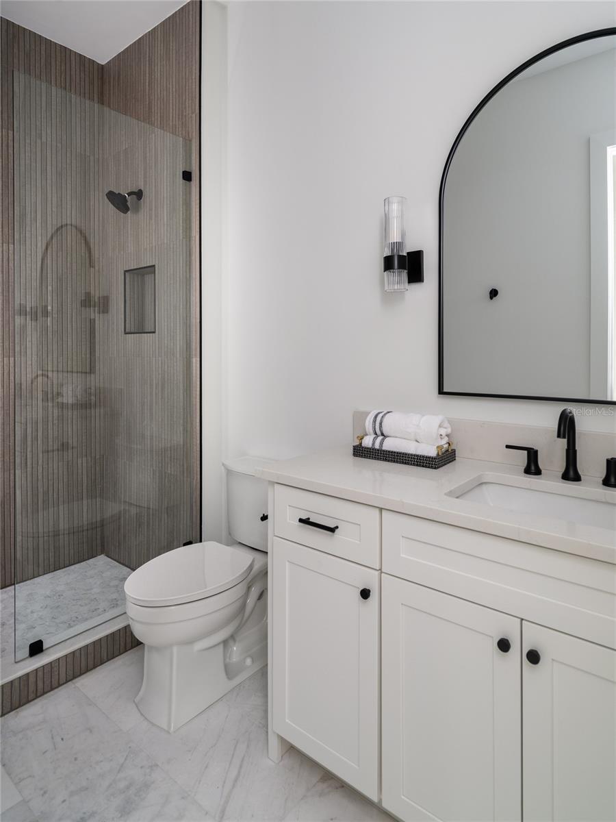 Listing photo id 7 for 3010 Keats Street