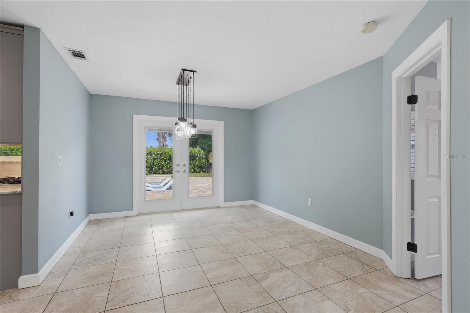 Image 15 of 38 For 1450 Strada D Oro