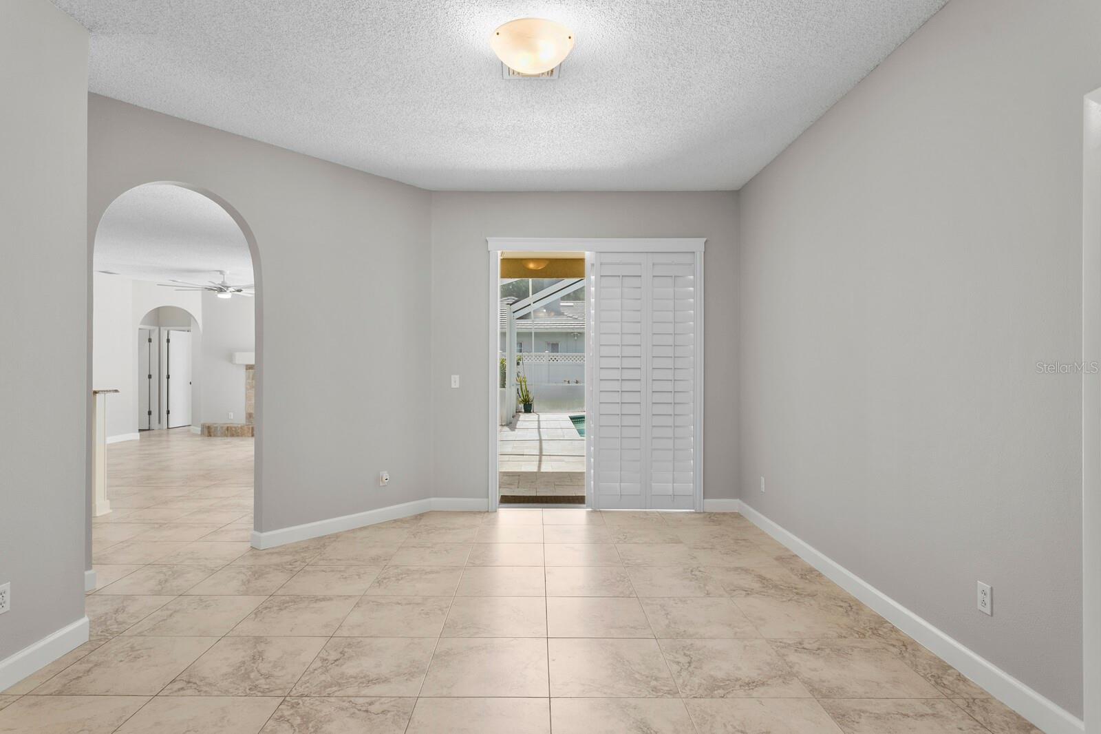 Listing photo id 15 for 9337 Wellington Park Circle