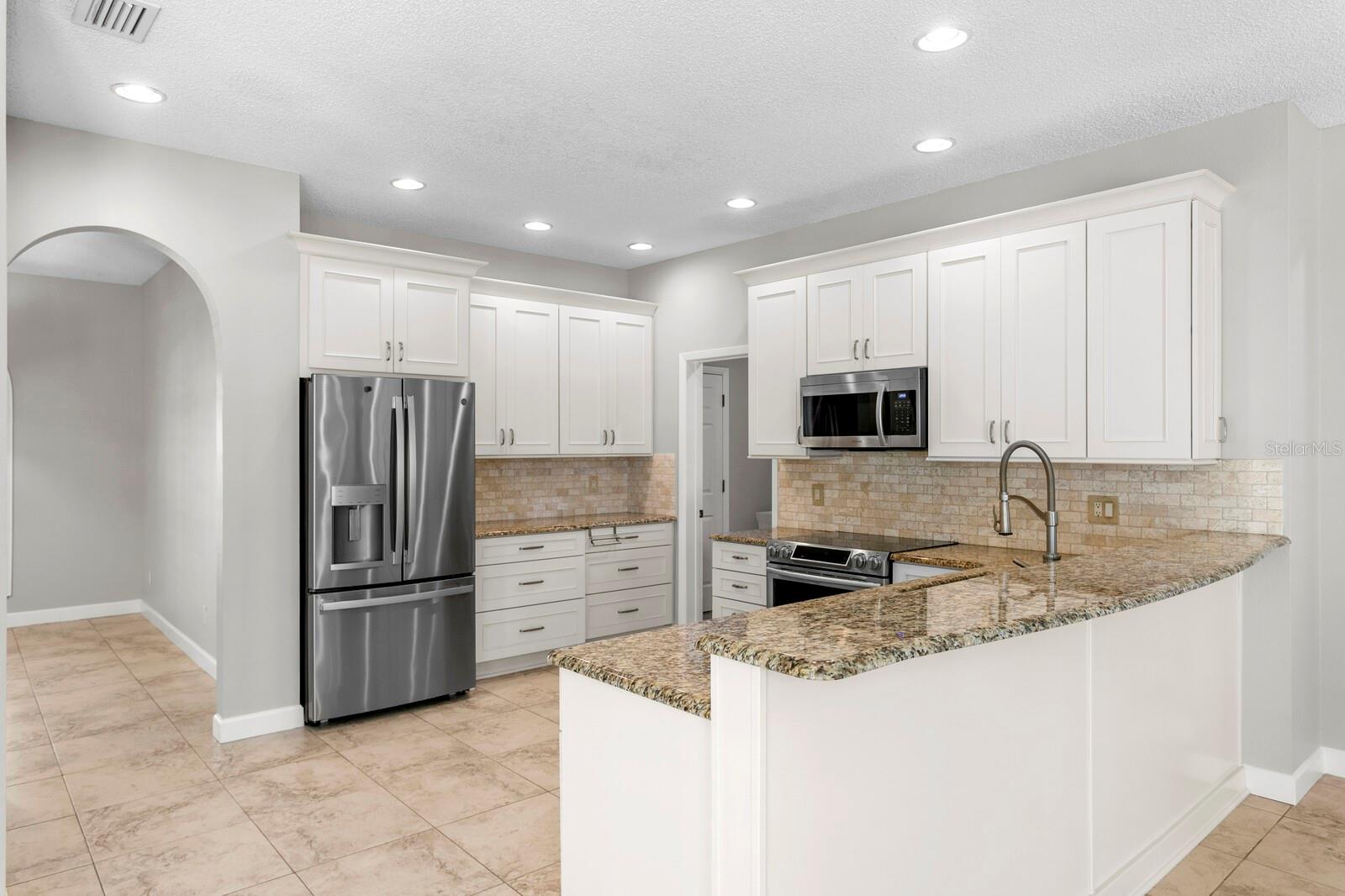 Listing photo id 23 for 9337 Wellington Park Circle