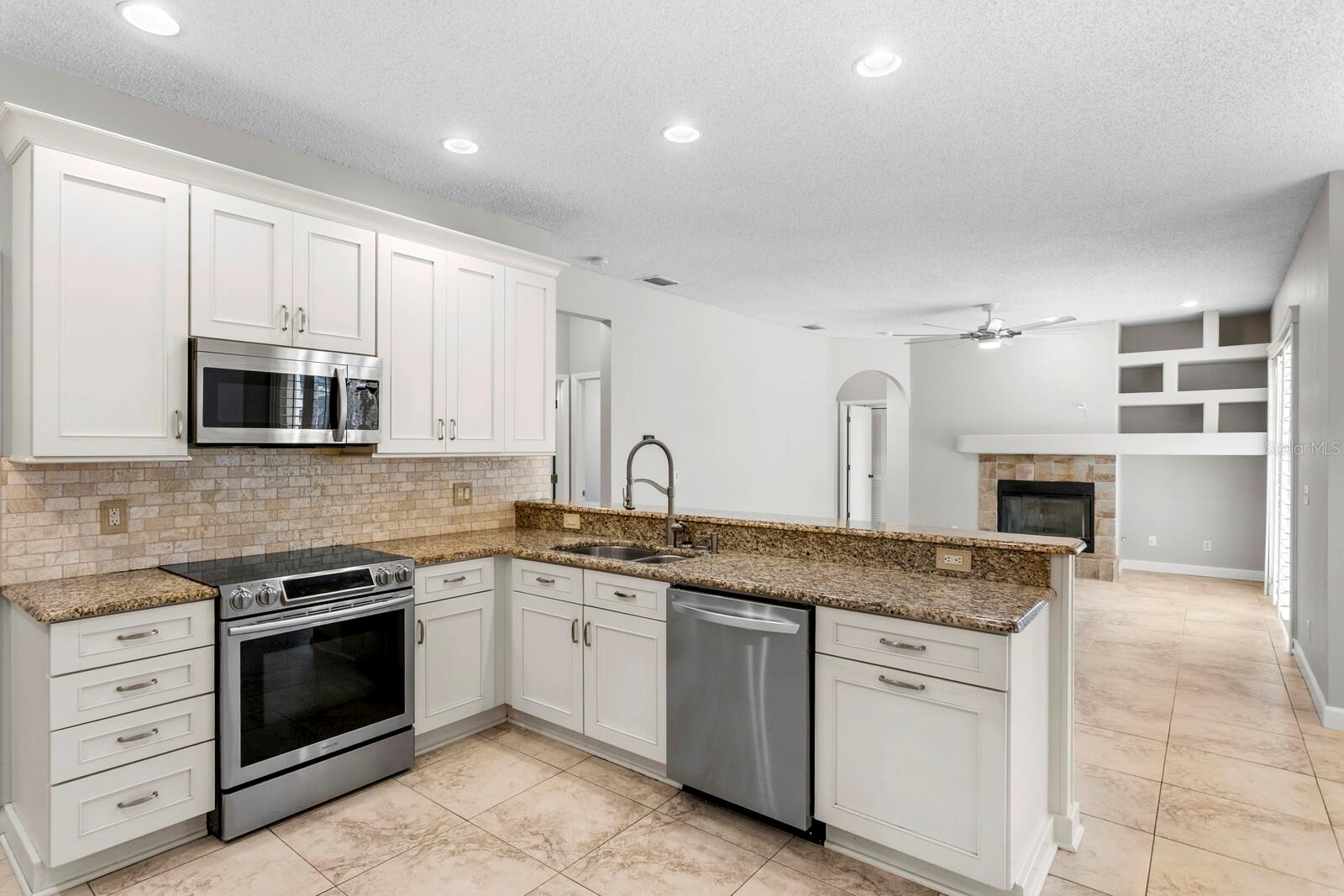 Listing photo id 25 for 9337 Wellington Park Circle