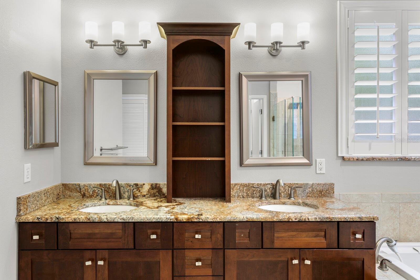 Listing photo id 32 for 9337 Wellington Park Circle