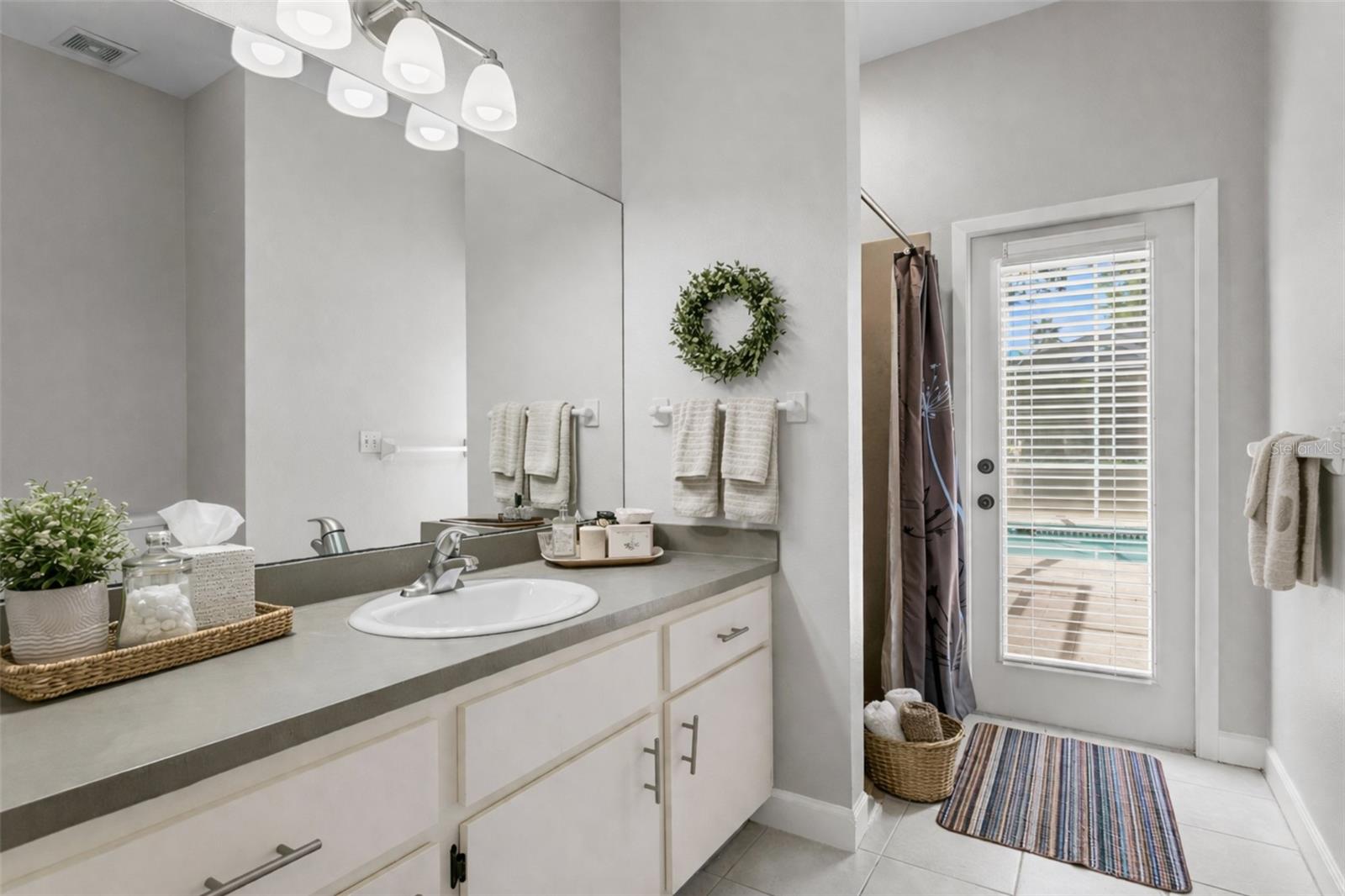 Listing photo id 44 for 9337 Wellington Park Circle