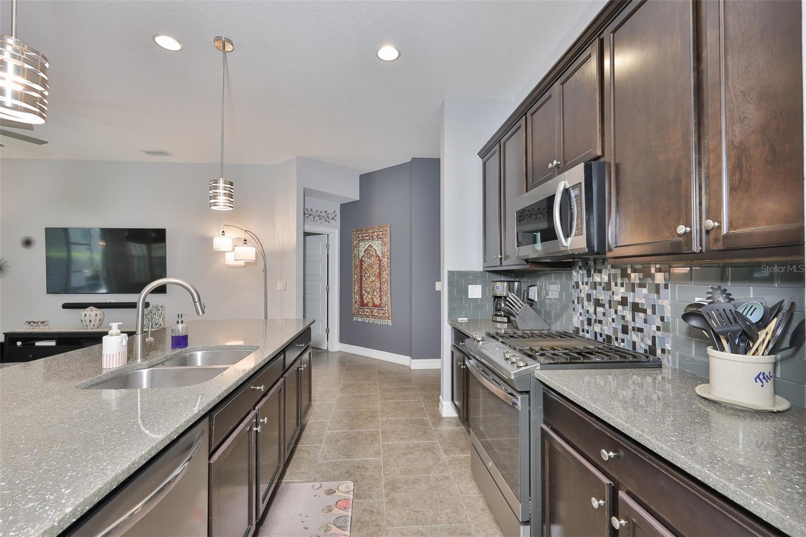 Image 14 of 94 For 6707 Park Strand Drive