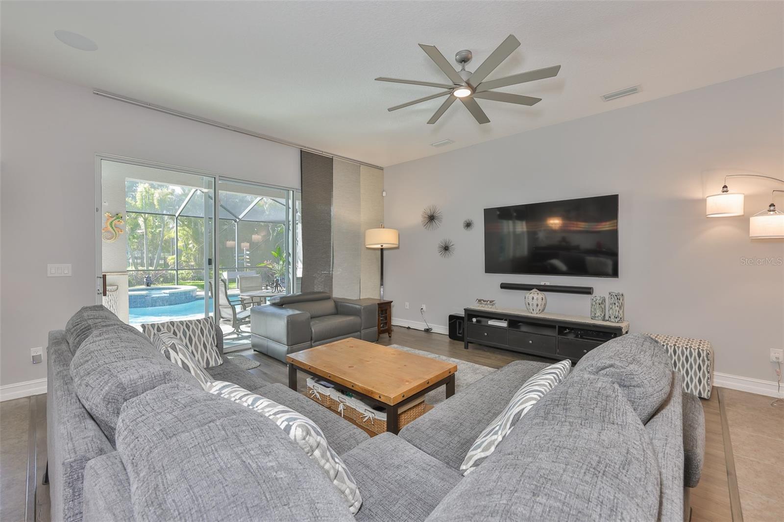 Image 18 of 94 For 6707 Park Strand Drive