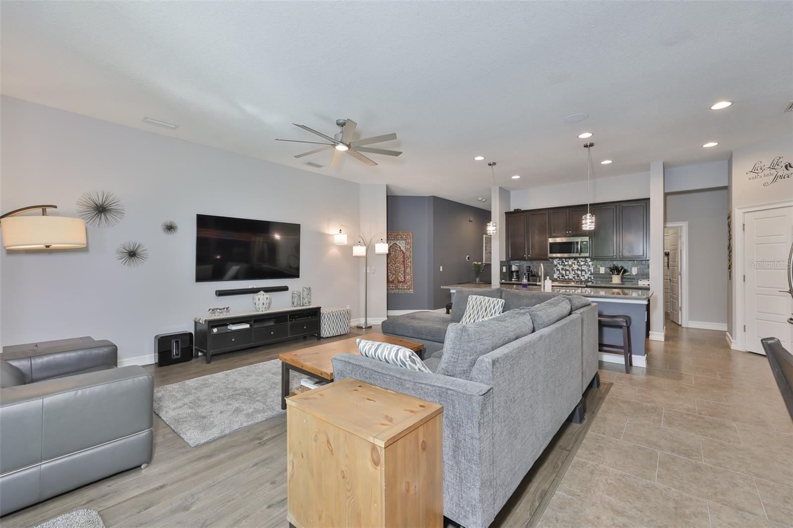 Image 20 of 94 For 6707 Park Strand Drive