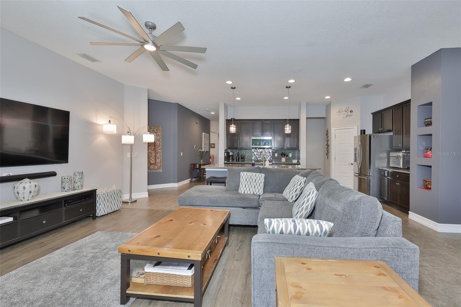 Image 21 of 94 For 6707 Park Strand Drive