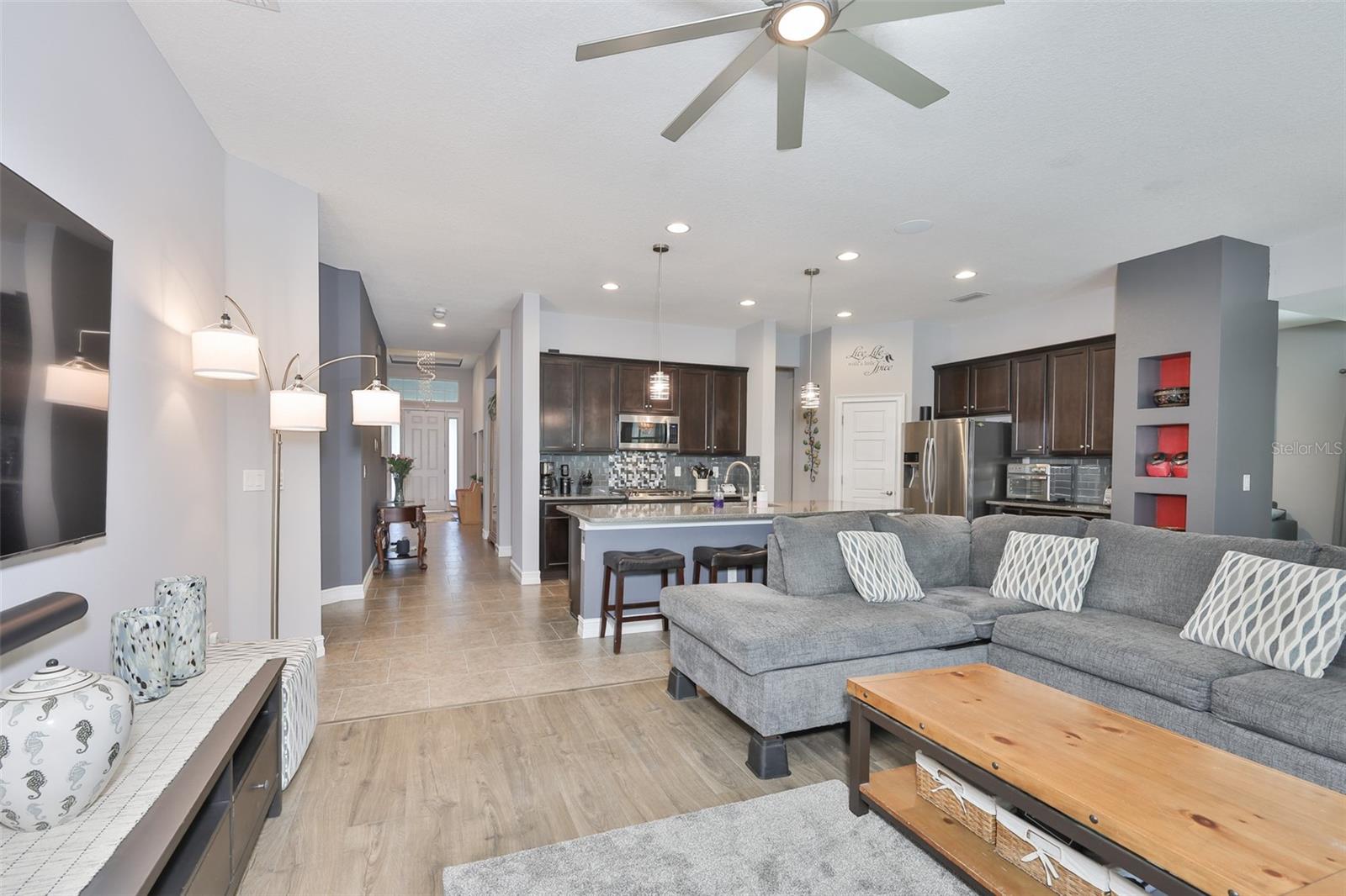 Image 22 of 94 For 6707 Park Strand Drive