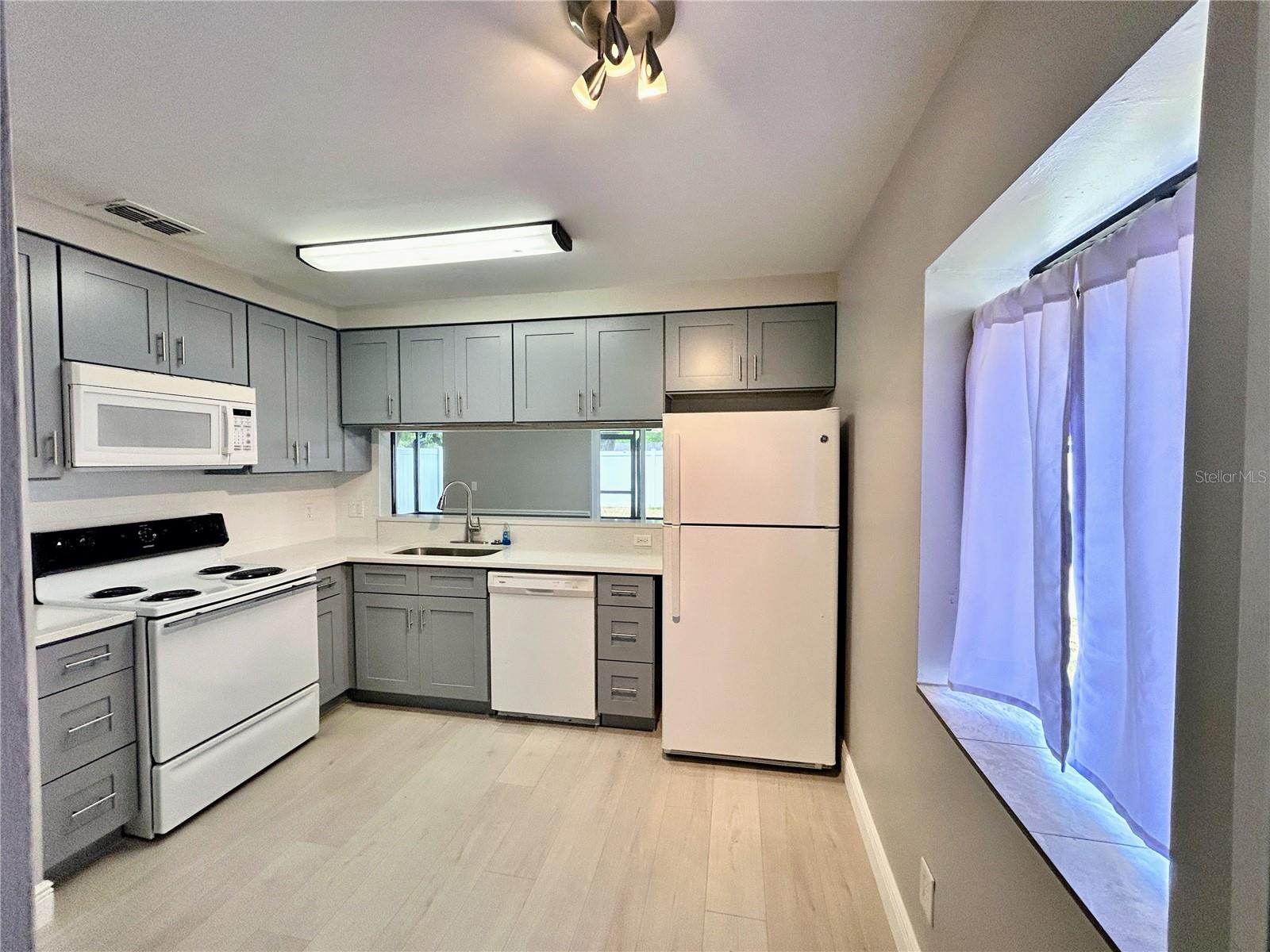 Image 4 of 35 For 5205 Corvette Drive