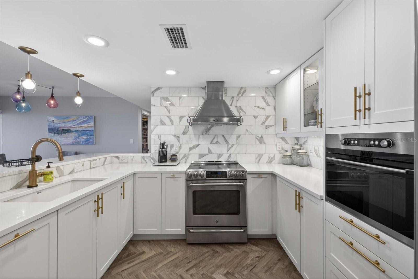 Image 3 of 49 For 4141 Bayshore Boulevard 2001