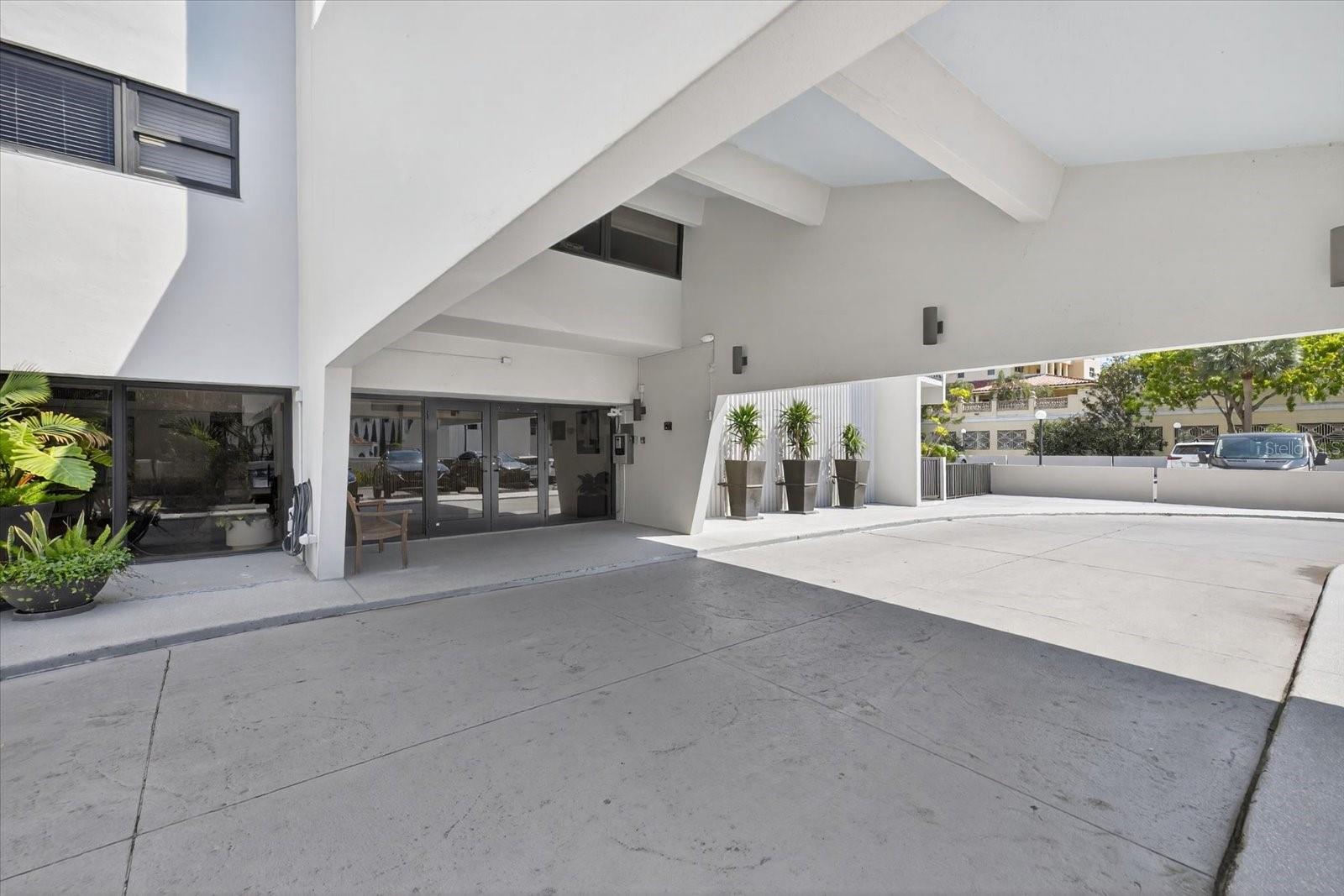 Image 30 of 49 For 4141 Bayshore Boulevard 2001