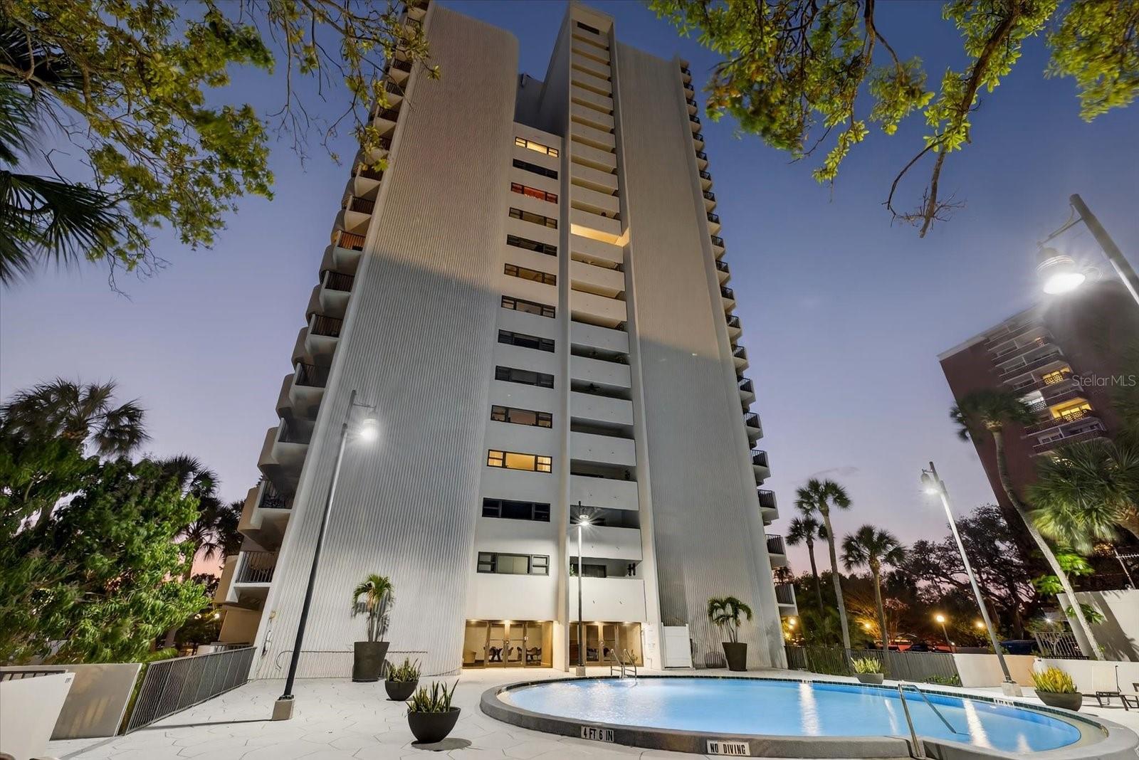 Image 37 of 49 For 4141 Bayshore Boulevard 2001